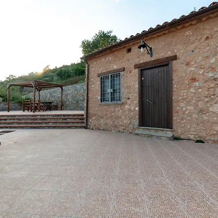 Azienda Agrituristica Le Terre Di San Leonardo Farm stay *